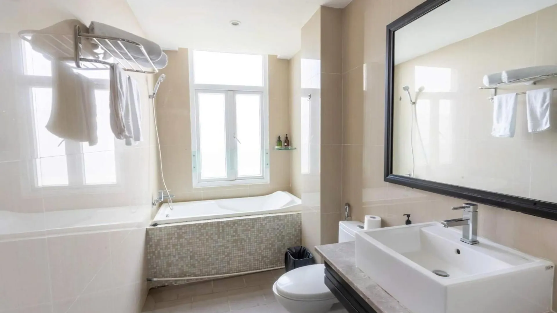 Queen Palace Sea View Hotel Da Nang